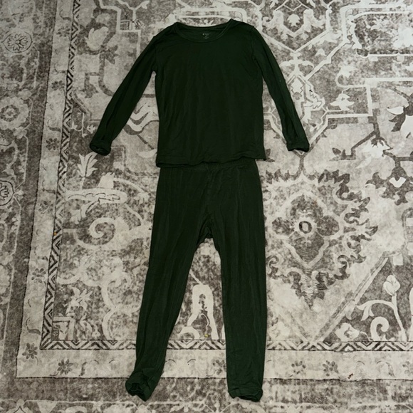 Kyte hunter green 4T two piece❄️reduced❄️ - Picture 1 of 3